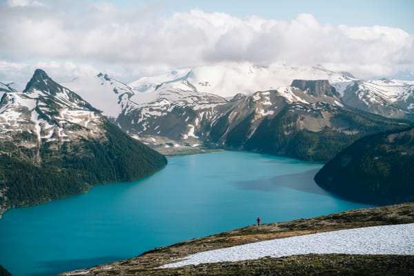 A daytime shot of Garibaldi Lake from Panorama Ridge in Whistler, Canada